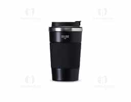 Copo térmico em inox 304 com pintura eletrostática, base antiderrapante e capacidade máxima de 350ml. Possui estrutura de parede dupla e vedação a vácuo, permitindo a conservação da temperatura de líquidos por mais tempo. Conta ainda com tampa rosqueável em plástico com trava protetora no bocal e luva removível em silicone.