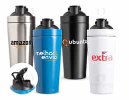 Coqueteleira em aço inox com capacidade para até 900ml. Possui tampa rosqueável em inox com detalhes em plástico, alça integrada ajustável e fechamento por trava. Acompanha mola misturadora.