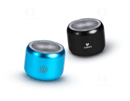 Caixa de som com estrutura em metal e plástico. Possui base emborrachada com botão liga/desliga, conexão Bluetooth 5.0, autonomia de reprodução estimada de até 2 horas e meia e entrada USB-C para carregamento. Acompanha cordão de nylon e cabo USB-C.