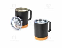 Caneca térmica em inox com pintura eletrostática, fundo em cortiça e capacidade para até 330ml. Apresenta estrutura de parede dupla e vedação a vácuo, que ajuda a conservar a temperatura das bebidas por mais tempo. Possui tampa plástica com trava de segurança no bocal.