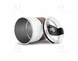Copo de parede simples em aço inox 304 com capacidade de 250ml, com canudo em inox. Tampa em plástico poliestireno (PS) que também possui um bico como forma alternativa de uso. Com pegador em fibra de noz. Possui acabamento externo com pintura fosca.