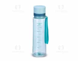 Garrafa plástica com capacidade máxima de 780ml e marcação de volume. Possui tampa rosqueável com protetor para o bocal, revestimento emborracado e alça em nylon para transporte.