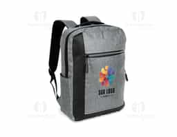 Mochila confeccionada em poliéster 300D resistente à água, com detalhes em couro sintético, fechamento em zíper e capacidade para até 15 litros. Possui compartimento principal com bolsos em diferentes tamanhos e divisória para notebooks de até 15.6 polegadas. Dispõe ainda de compartimento frontal com fechamento em zíper e faixa reflexiva, além de bolso lateral aberto e adaptador USB externo.