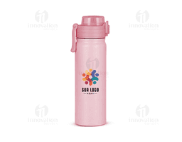 Garrafa térmica com capacidade para até 680ml. Feita em inox 304, possui estrutura de parede dupla e vedação a vácuo, permitindo a conservação da temperatura de líquidos por mais tempo. Conta com tampa rosqueável com trava de segurança, botão de acionamento para abrir a tampa protetora do bocal e alça para transporte. Acompanha um canudo plástico para encaixe no interior da garrafa.